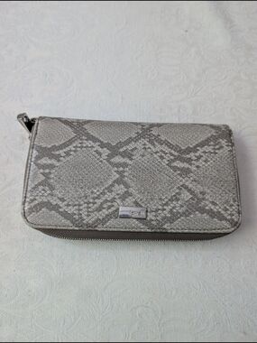 Jewell by Thirty-One Gray Women's Zip-Around Wallet Snake Animal Print Zipper